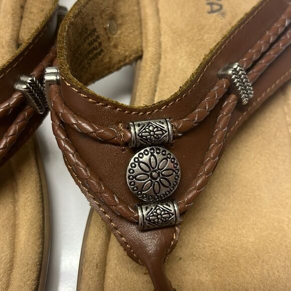 Minnetonka Brown Women’s Silverthorne 360 Thong Memory Foam Leather Sandals-Sz 7 - Picture 7 of 16